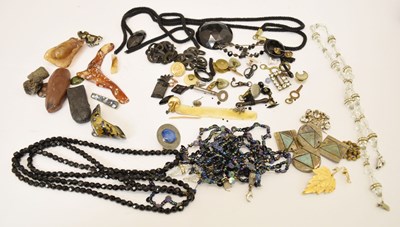 Lot 104 - Collection of vintage and other costume jewellery including jet, etc