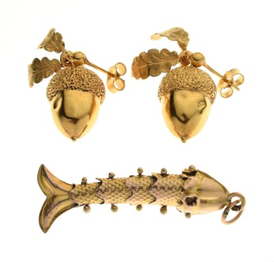 Lot 121 - Pair of acorn design earrings, and an articulated fish pendant