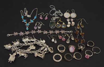 Lot 133 - Quantity of silver and costume jewellery