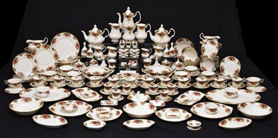 Lot 525 - Extensive quantity of Royal Albert 'Old Country Roses'