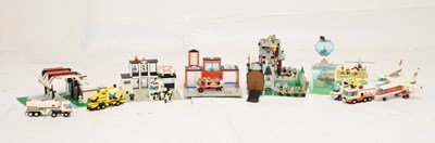 Lot 366 - Lego - Five built sets