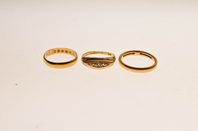 Lot 38 - Two 22ct gold wedding bands, and an 18ct five-stone diamond ring