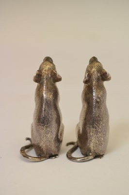 Lot Elizabeth II silver two-piece novelty condiment set in the form of begging mice