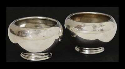 Lot Pair of Victorian silver cauldron salts