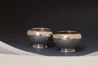 Lot Pair of Victorian silver cauldron salts