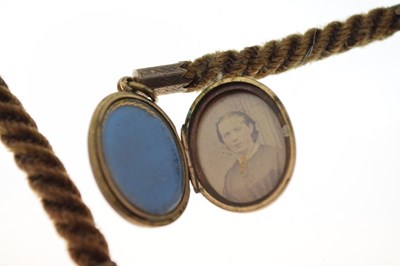 Lot 67 - Mourning jewellery