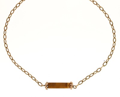 Lot 104 - 9ct gold necklace set tigers eye bar