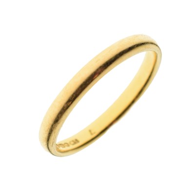 Lot 70 - 22ct gold wedding band