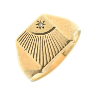 Lot 68 - 9ct gold gentleman's signet ring