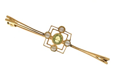 Lot 81 - Peridot and seed pearl 15ct gold brooch
