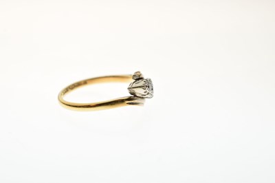 Lot 21 - Diamond three-stone crossover ring