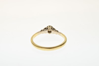 Lot 1 - Diamond solitaire ring