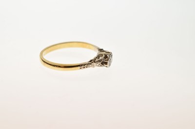 Lot 1 - Diamond solitaire ring