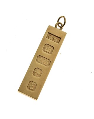 Lot 79 - 9ct gold ingot pendant