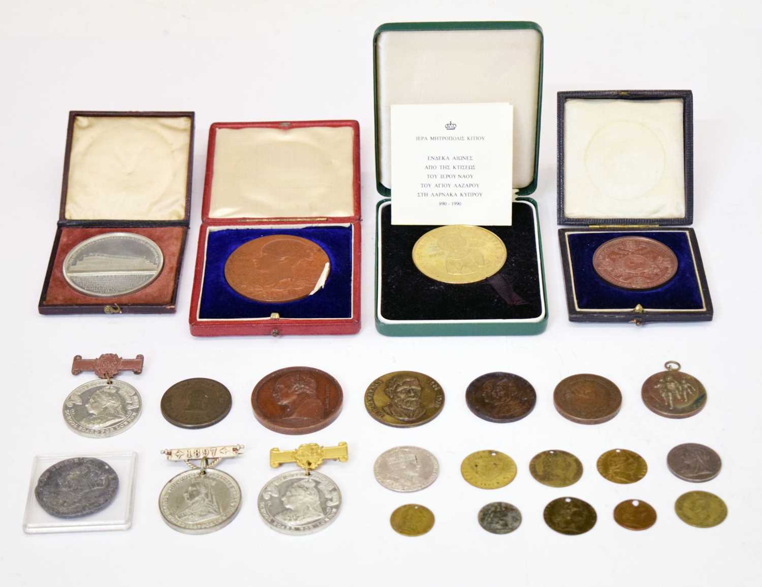 Lot 345 - Quantity of GB medallions, trade tokens, gaming tokens, etc