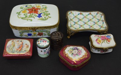 Lot 543 - Group of porcelain boxes, etc