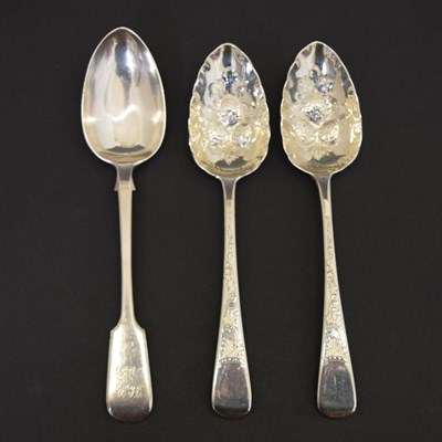 Lot 233 - Pair of George IV silver berry spoons and a Victorian Fiddle pattern tablespoon