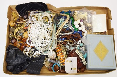 Lot 146 - Collection of various costume jewellery