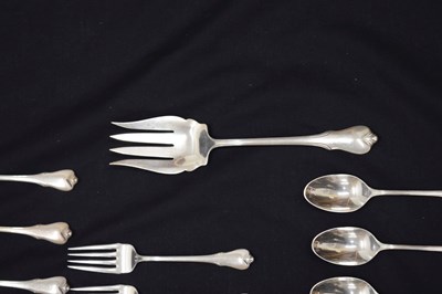 Lot 212 - Canteen of Wallace Sterling flatware