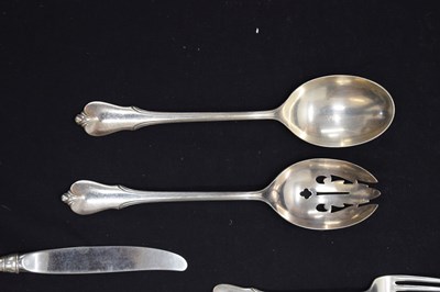 Lot 212 - Canteen of Wallace Sterling flatware