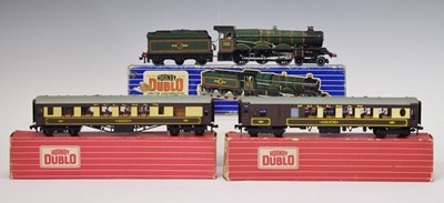 Lot 373 - Hornby Dublo - Boxed 'Bristol Castle' 00 gauge and Pullman coaches