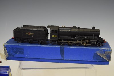 Lot 375 - Hornby Dublo - Three boxed 00 gauge railway trainset locomotives and signal