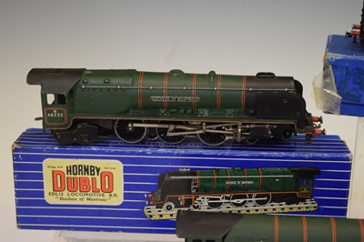 Lot 375 - Hornby Dublo - Three boxed 00 gauge railway trainset locomotives and signal