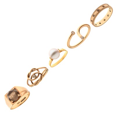 Lot 66 - Five 9ct gold dress rings
