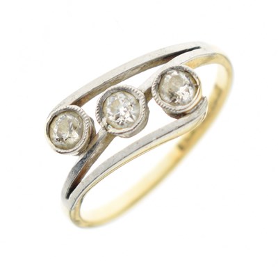 Lot 18 - Diamond three-stone crossover ring
