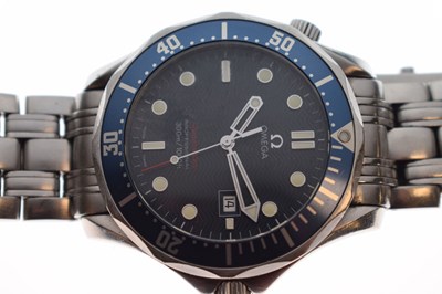 Lot Omega - Gentleman's Seamaster Professional stainless steel bracelet watch