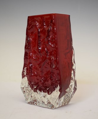 Lot 601 - Whitefriars Coffin vase