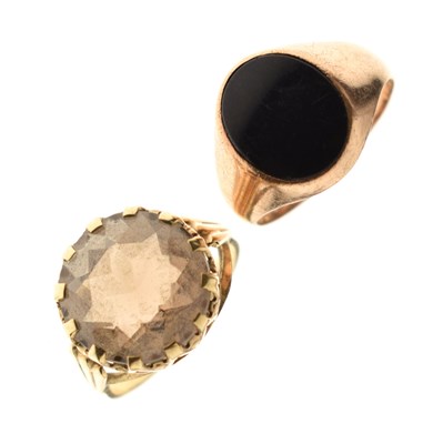 Lot 59 - Smokey quartz ring, and a 9ct gold onyx signet ring (2)