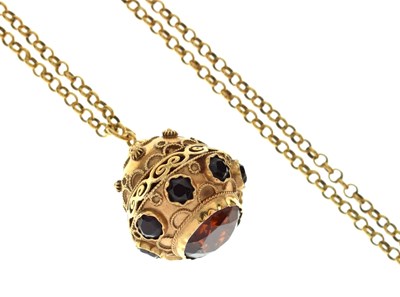 Lot 39 - Garnet 14ct yellow gold pendant necklace, pendant set with large round faceted garnet to the base