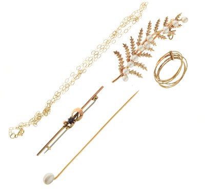 Lot 84 - 9ct gold fern leaf bar brooch set ten freshwater pearls