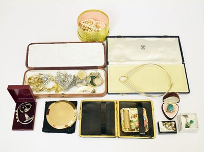 Lot 149 - Assorted costume jewellery and two compacts