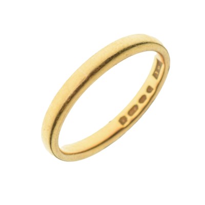 Lot 74 - 22ct gold wedding band