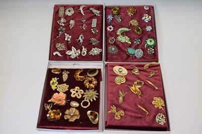 Lot 137 - Four trays of vintage costume brooches