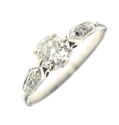 Lot 9 - Diamond single stone ring