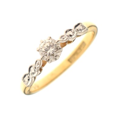 Lot 4 - Diamond solitaire ring
