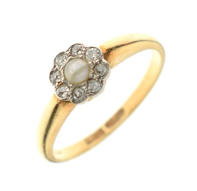Lot 41 - Pearl and diamond flower head cluster ring