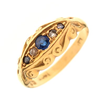 Lot 51 - Early 20th century garnet-topped doublet, sapphire and diamond 18ct yellow gold ring