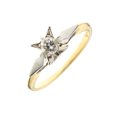 Lot 7 - Diamond solitaire ring