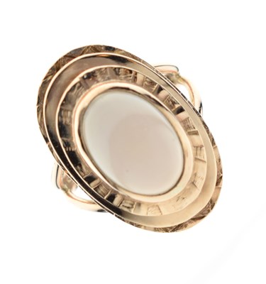 Lot 87 - Late 20th century 9ct gold hardstone cabochon ring