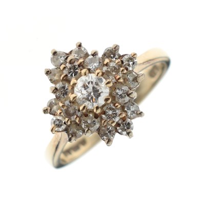 Lot 18 - 18ct white gold diamond cluster ring