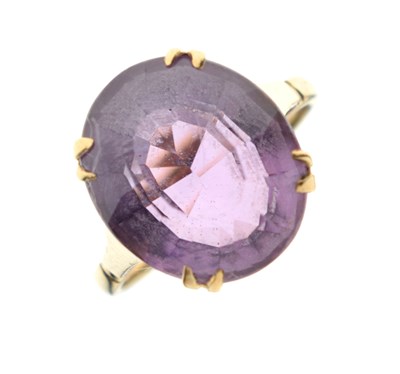 Lot 88 - Amethyst 9ct gold ring