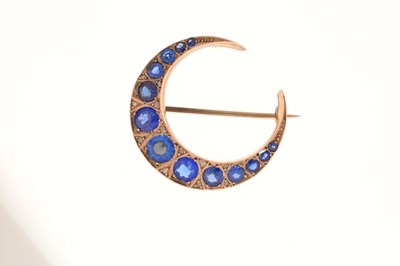 Lot 113 - Edwardian 9ct gold crescent shaped brooch