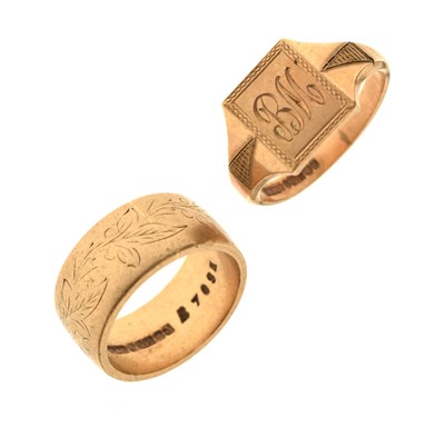 Lot 84 - 9ct gold signet ring and a 9ct gold wedding band