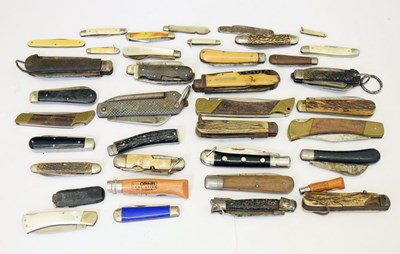 Lot 389 - Collection of penknives and folding knives