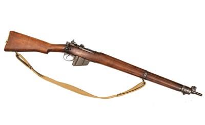 Lot 263 - British military World War Two Enfield No.4.303 bolt action service rifle