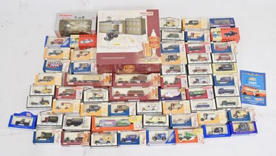 Lot 374 - Mixed quantity of boxed diecast model vehicles